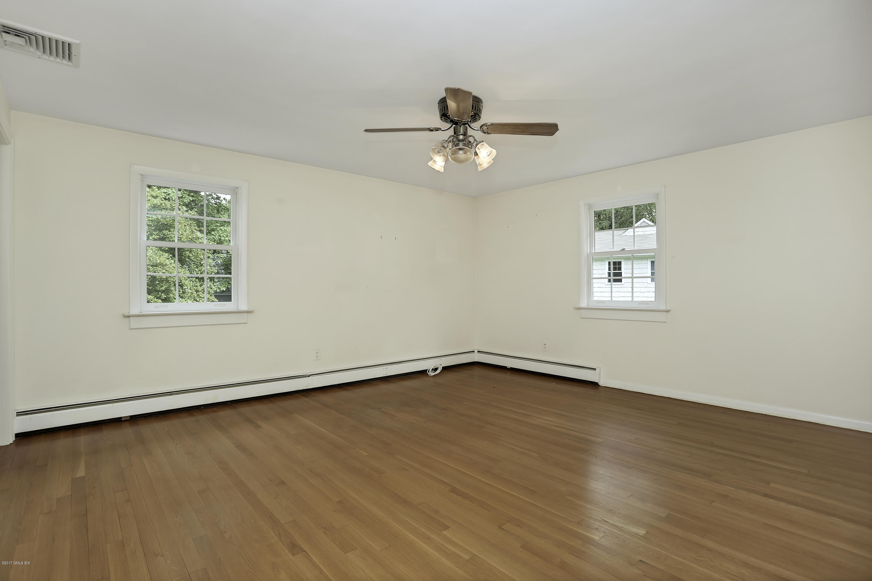 58 Long Meadow Road Riverside, CT 06878 - Photo 8 of 25 58 Long Meadow Ct Riverside CT-print-023