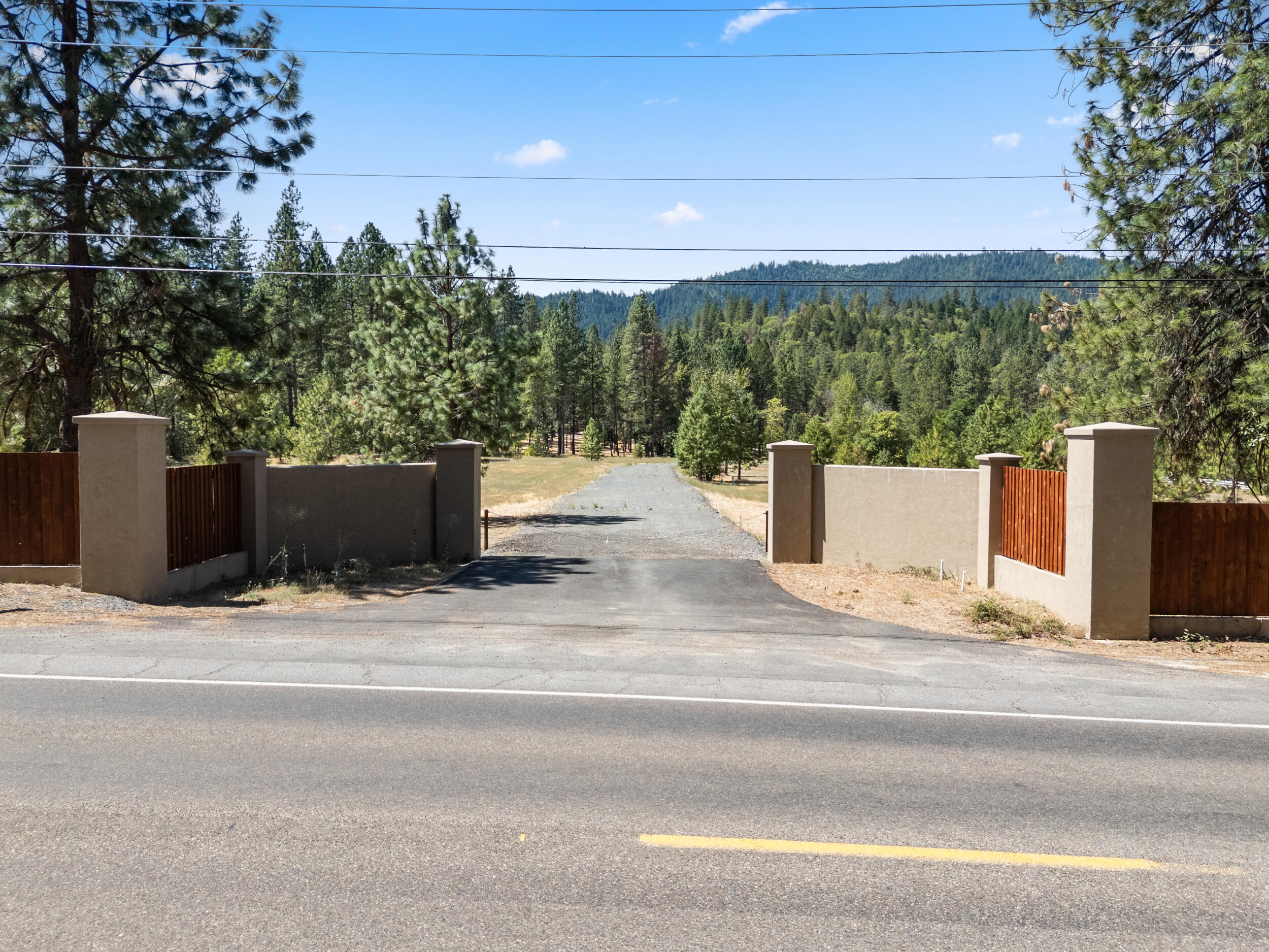 249 Deruyte Way Rogue River, OR 97537 - Photo 5 of 6 4697 e evans creek rd, rogue river-dr-14