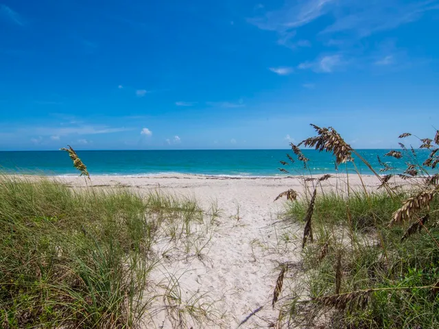 $15,000 | 2230 Seaside Street, Vero Beach, FL 32963