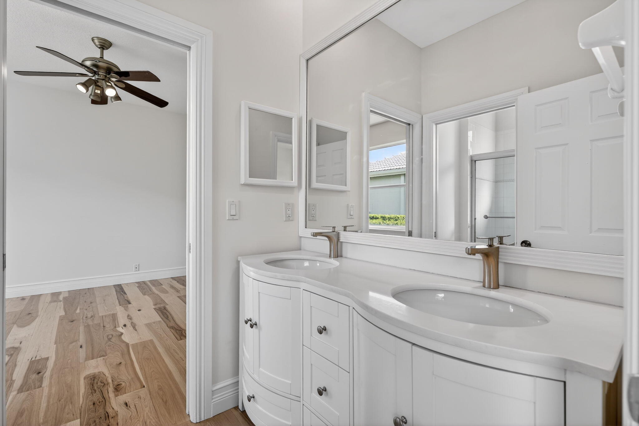 126 Bryce Lane Jupiter, FL 33458 - Photo 29 of 47 Jack & Jill Bath