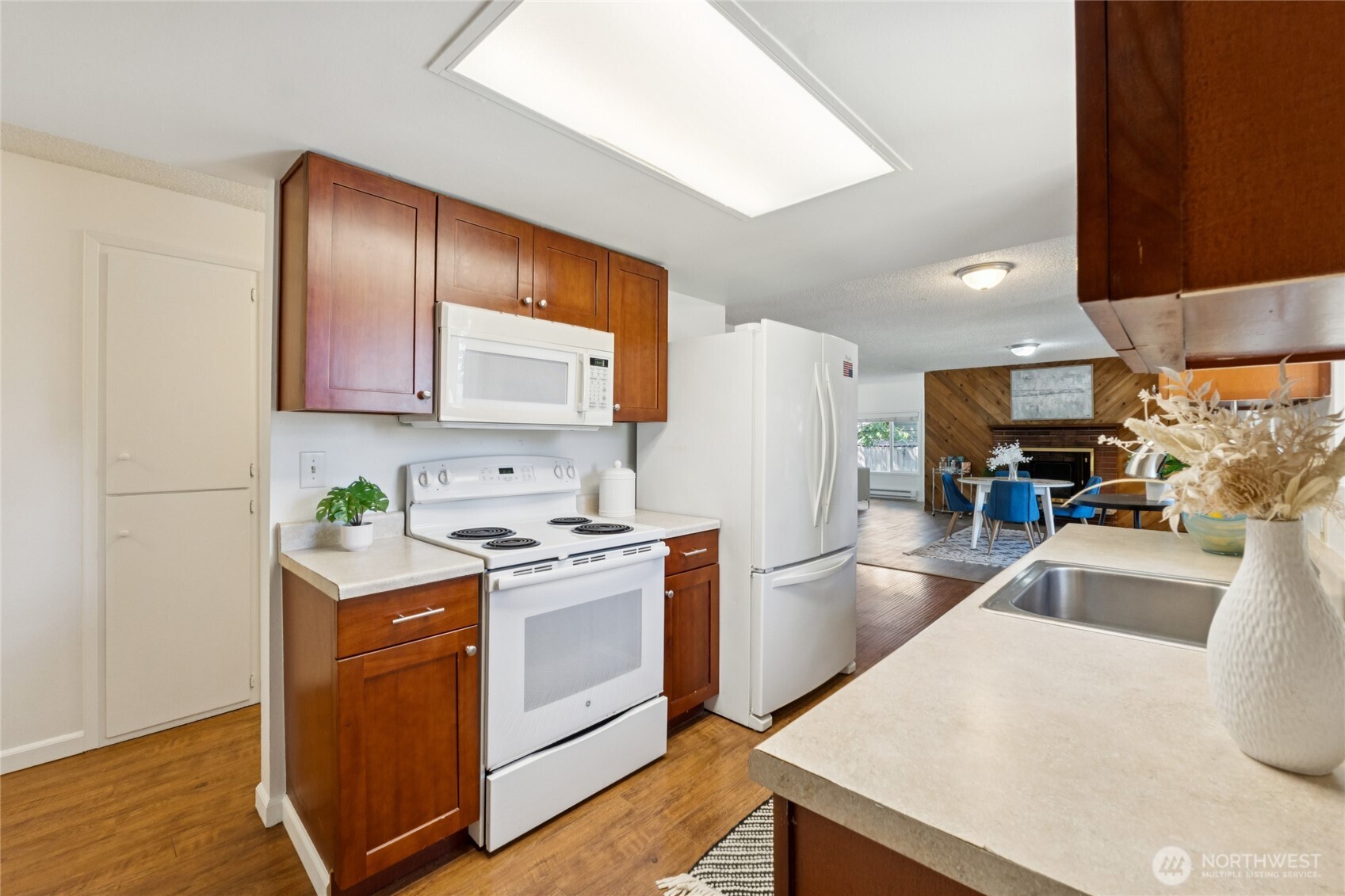 19520 Grannis Road Bothell, WA 98012 - Photo 14 of 36