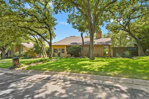 $499,900 | 2304 Oak Forest Court, Arlington, TX 76012