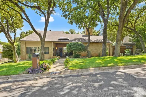 $499,900 | 2304 Oak Forest Court, Arlington, TX 76012