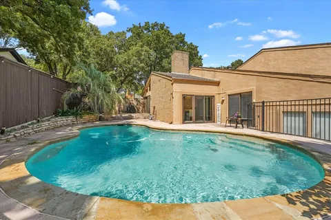 $499,900 | 2304 Oak Forest Court, Arlington, TX 76012