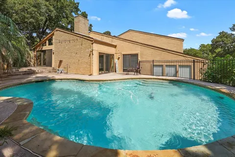 $499,900 | 2304 Oak Forest Court, Arlington, TX 76012