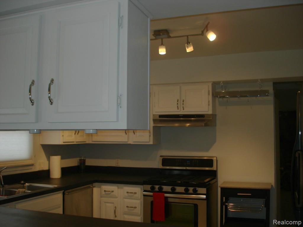 5537 Farley Road Clarkston, MI 48346 - Photo 4 of 16 KITCHEN 1
