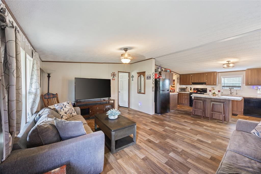 514 Blue Sky Court Springtown, TX 76082 - Photo 12 of 40