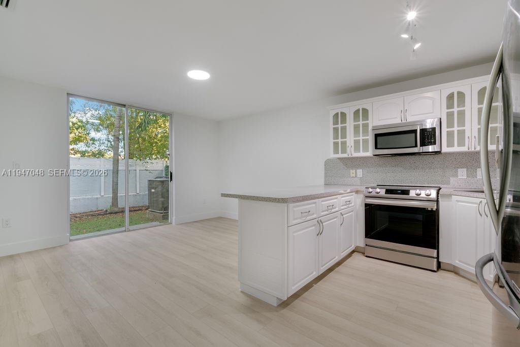 8725 Southwest 158th Place Miami, FL 33193 - Photo 16 of 48