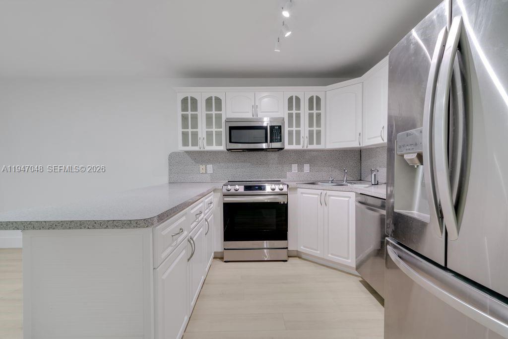 8725 Southwest 158th Place Miami, FL 33193 - Photo 21 of 48