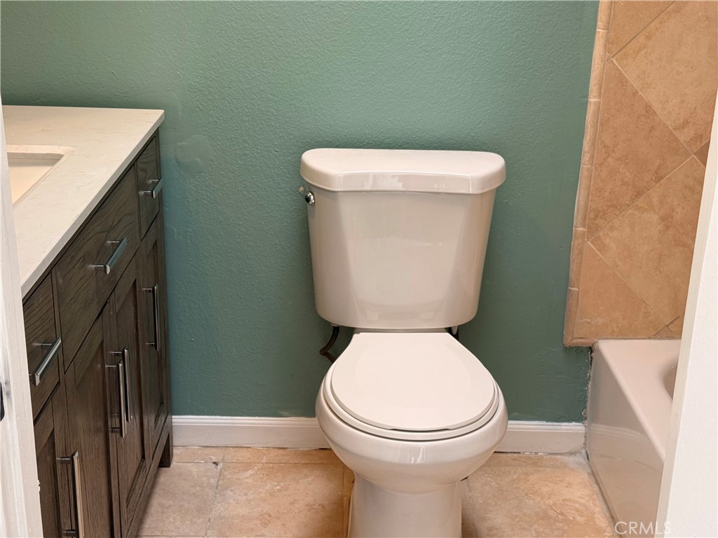 950 West Lambert Road, Unit 11 La Habra, CA 90631 - Photo 22 of 32 Upstairs bathroom