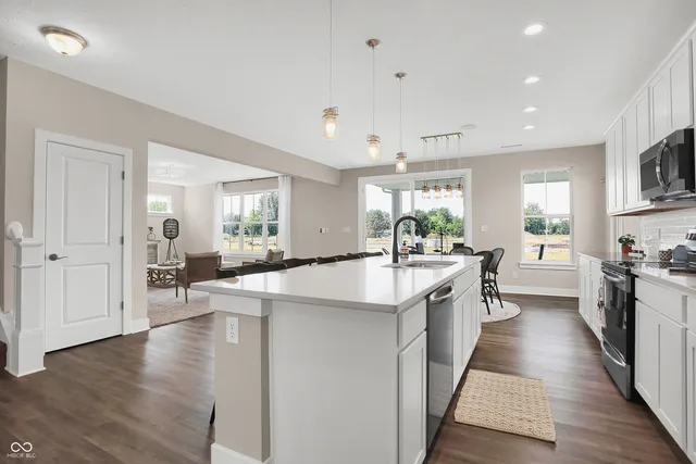 $409,999 | 1086 East Vly Oak Court, Mooresville, IN 46158