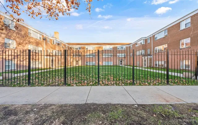 $1,725 | 7439 North Winchester Avenue, Unit 201, Chicago, IL 60626