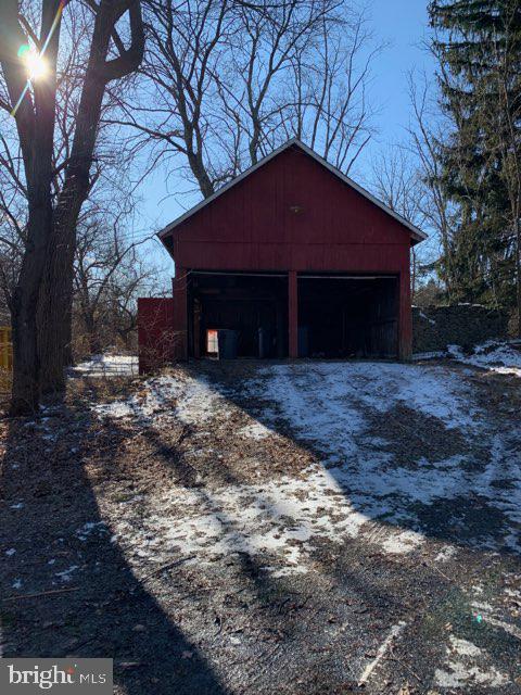 5286 Moyer Road Pipersville, PA 18947 - Photo 5 of 27 Garage