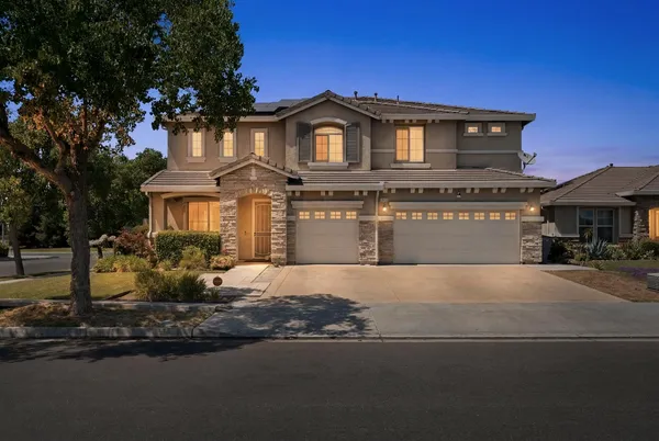 $678,000 | 7082 East Ramona Way, Fresno, CA 93737