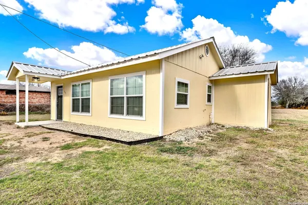 $595,000 | 255 South San Antonio Avenue, Leming, TX 78064