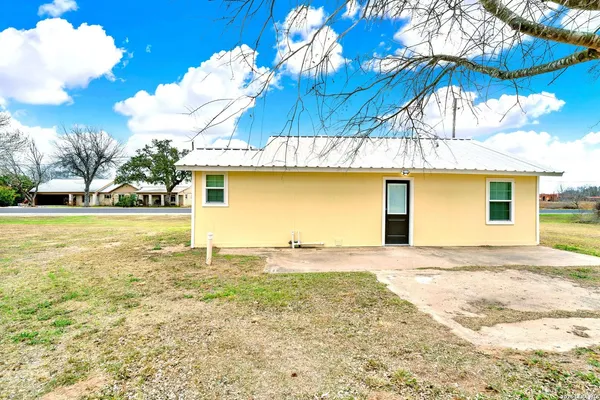 $595,000 | 255 South San Antonio Avenue, Leming, TX 78064