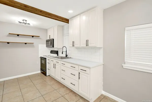 $595,000 | 255 South San Antonio Avenue, Leming, TX 78064