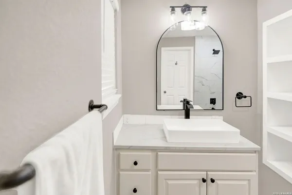 $595,000 | 255 South San Antonio Avenue, Leming, TX 78064