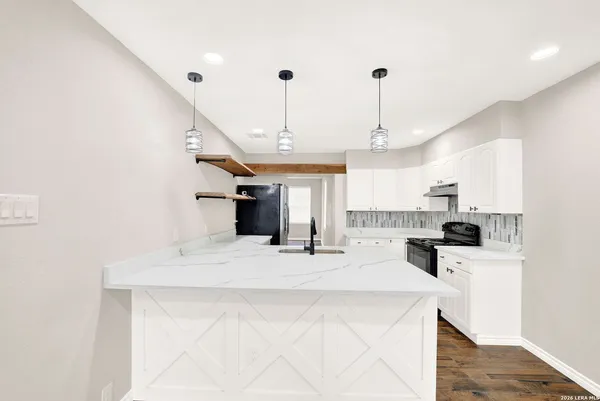 $595,000 | 255 South San Antonio Avenue, Leming, TX 78064