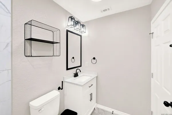 $595,000 | 255 South San Antonio Avenue, Leming, TX 78064