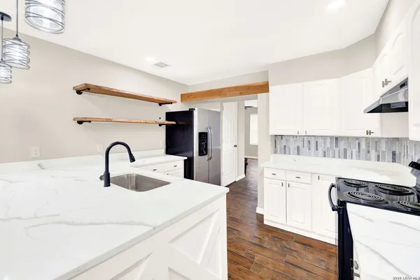 $595,000 | 255 South San Antonio Avenue, Leming, TX 78064