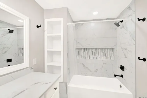 $595,000 | 255 South San Antonio Avenue, Leming, TX 78064