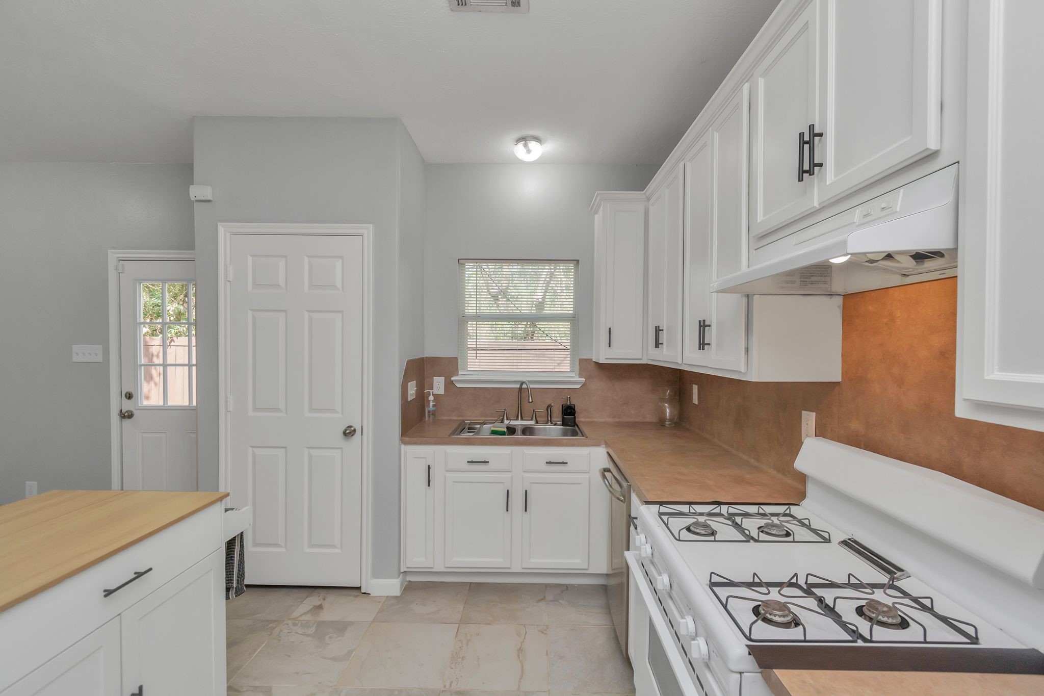 5822 Santa Bernadetta Houston, TX 77017 - Photo 12 of 34