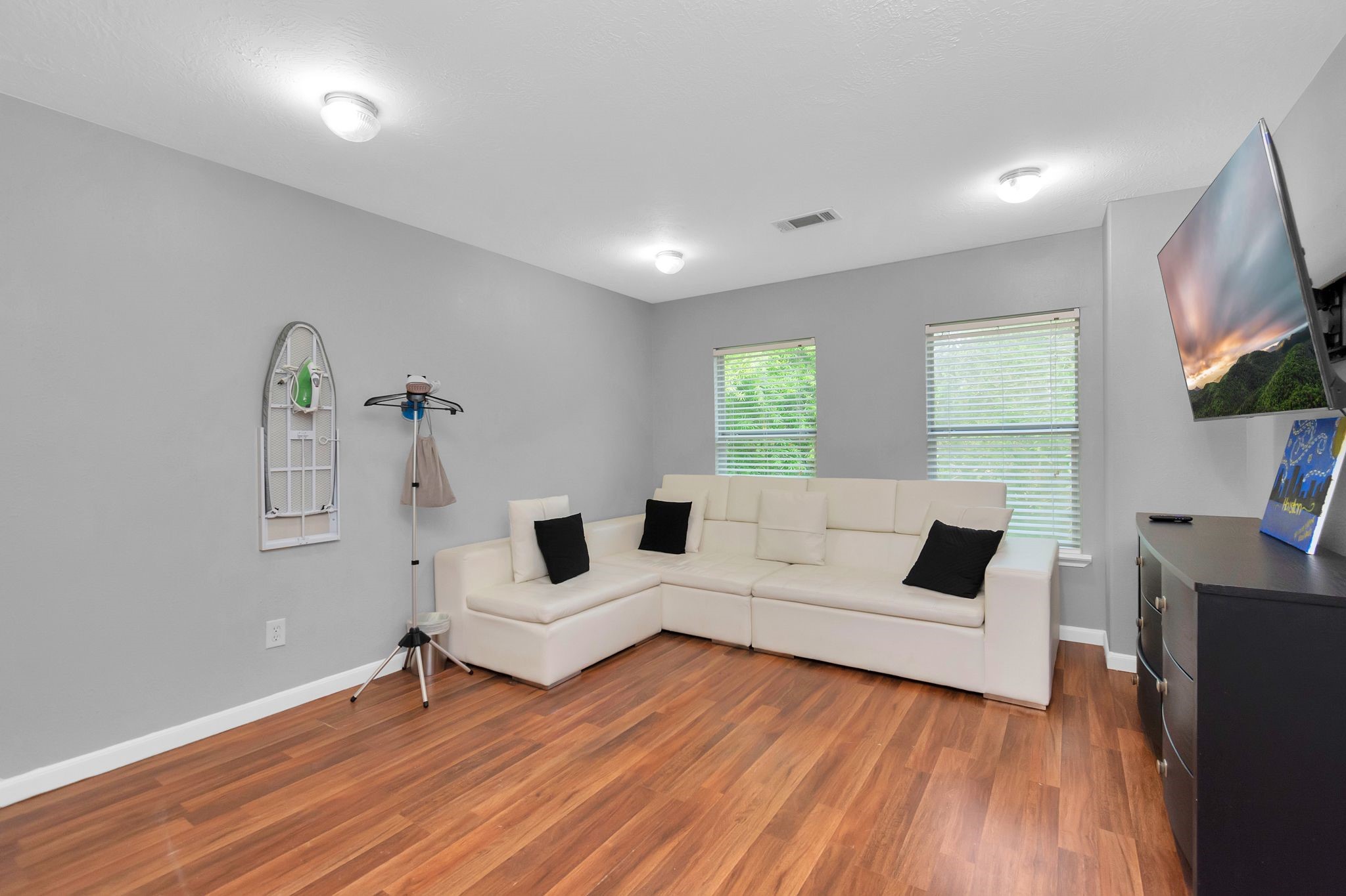 5822 Santa Bernadetta Houston, TX 77017 - Photo 14 of 34 Gameroom/ Seond Livingroom