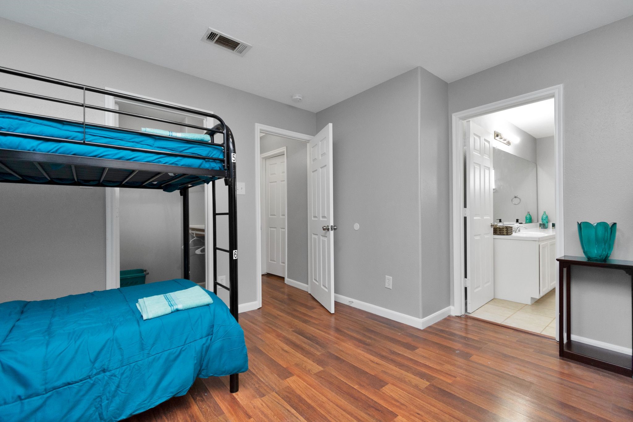 5822 Santa Bernadetta Houston, TX 77017 - Photo 21 of 34 Primary Bedroom