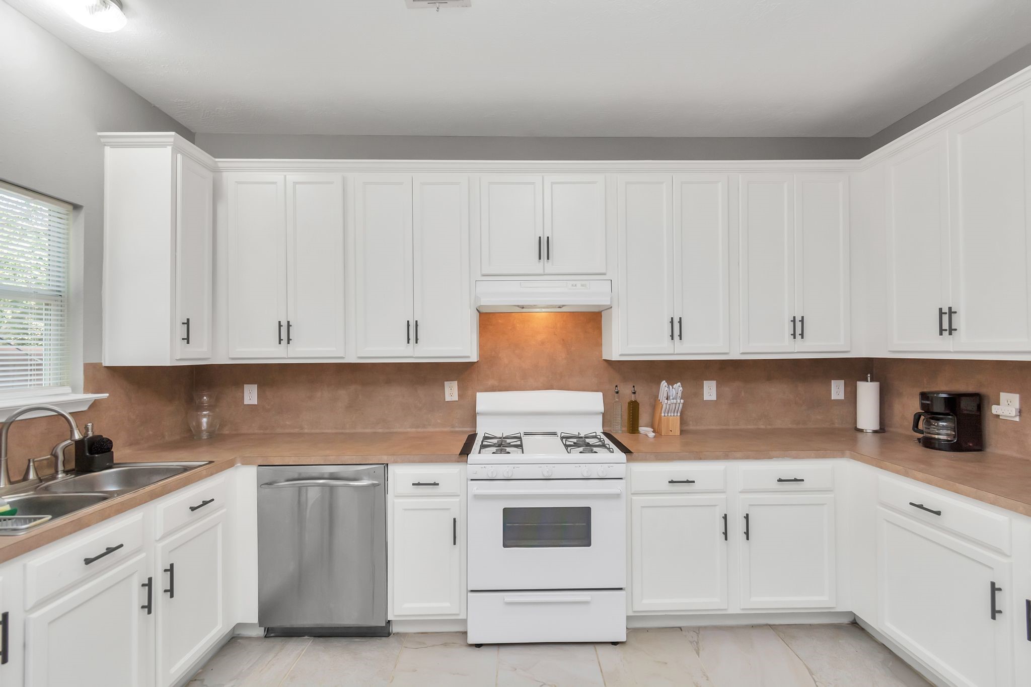 5822 Santa Bernadetta Houston, TX 77017 - Photo 7 of 34 Kitchen view 2