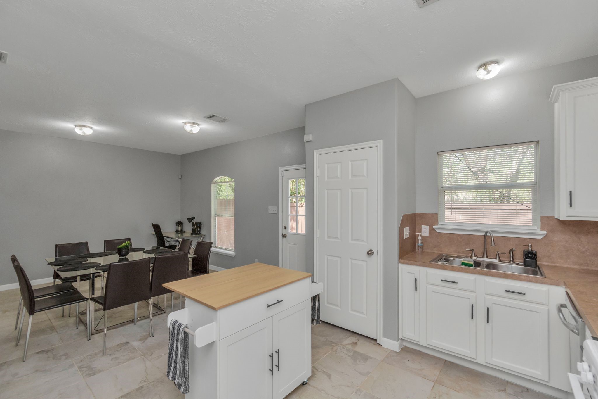 5822 Santa Bernadetta Houston, TX 77017 - Photo 8 of 34 Open concept kitchen to dinning/or possible living area