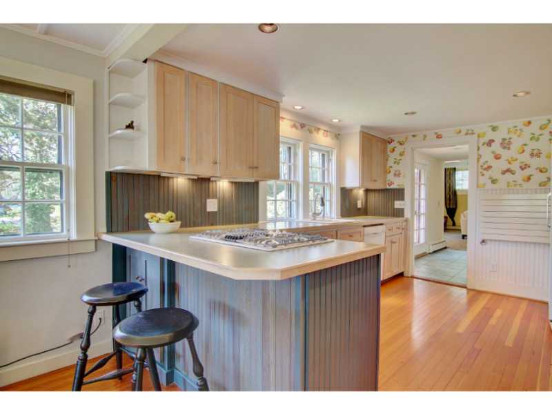 91 Highland Road Bristol, RI 02809 - Photo 10 of 25 Kitchen.