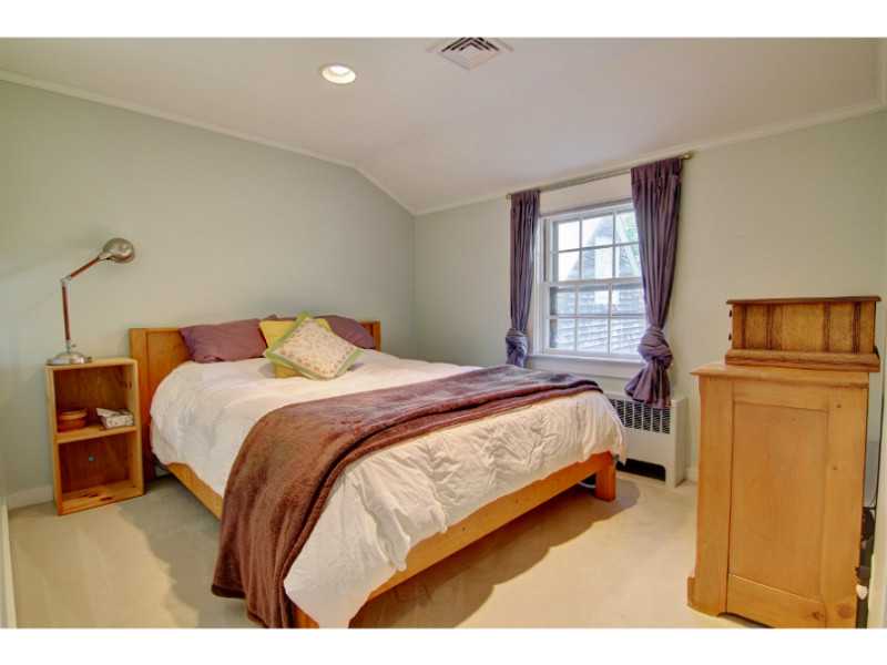 91 Highland Road Bristol, RI 02809 - Photo 16 of 25 Bedroom.