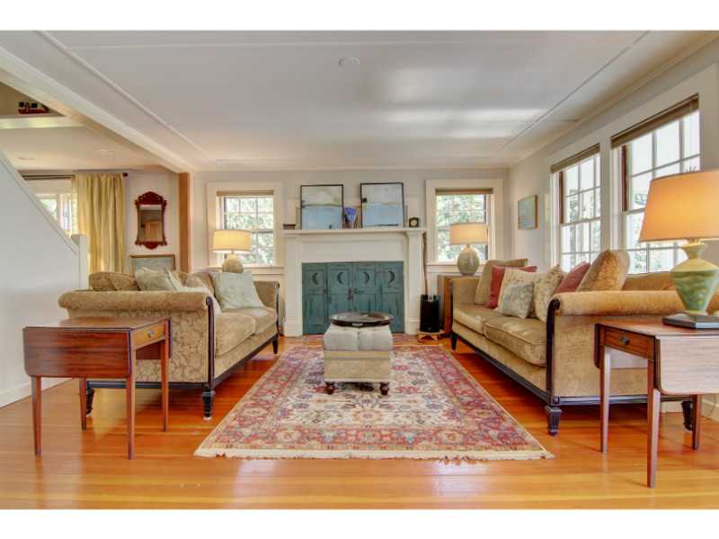 91 Highland Road Bristol, RI 02809 - Photo 6 of 25 Living Room.