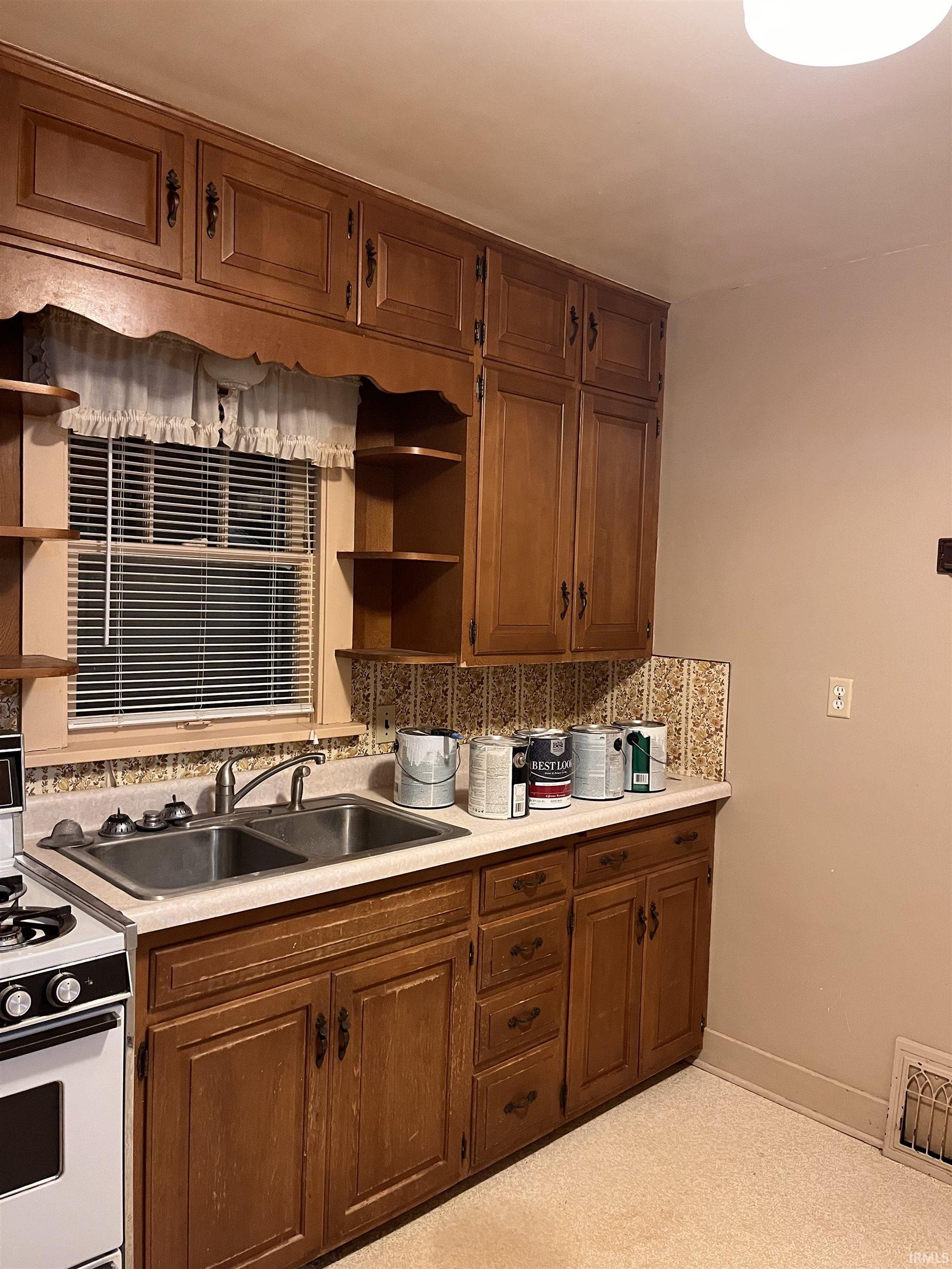 921 Walnut Street Decatur, IN 46733 - Photo 6 of 10