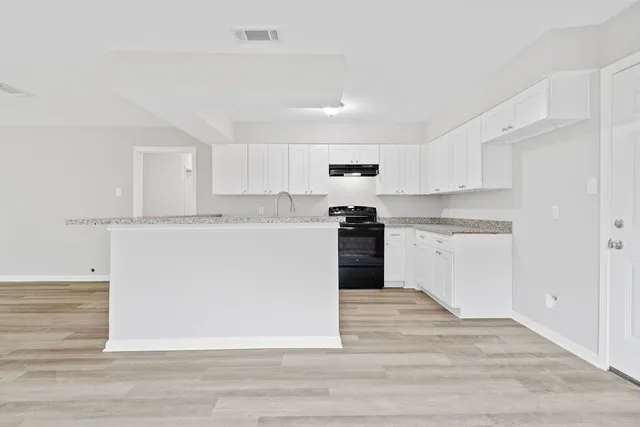 $1,899 | 125 Bastrop Street, Angleton, TX 77515