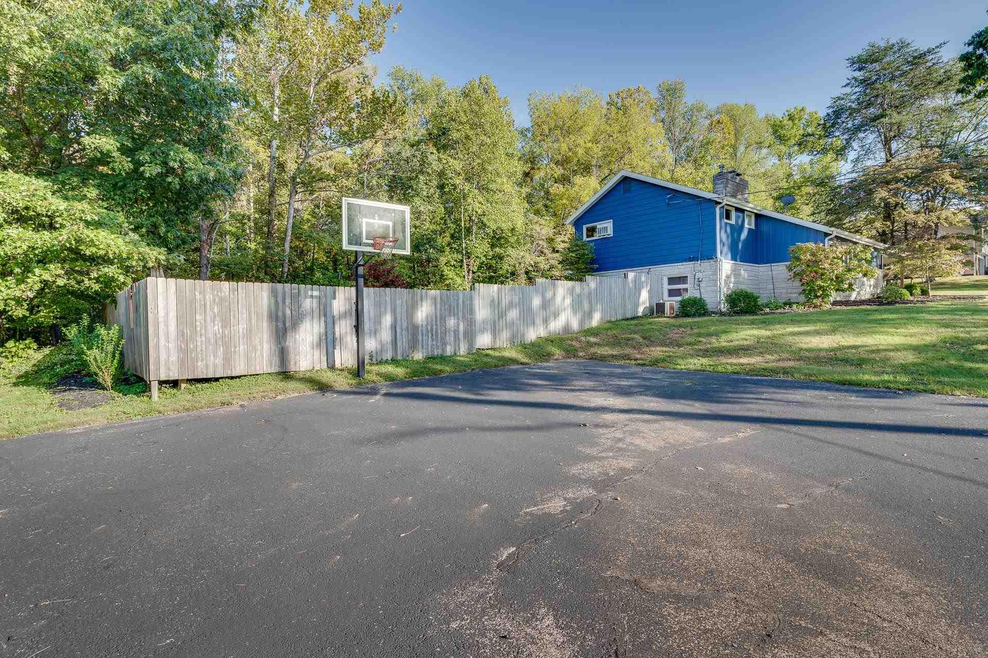216 Mt Pleasant Road Bedford, IN 47421 - Photo 3 of 25