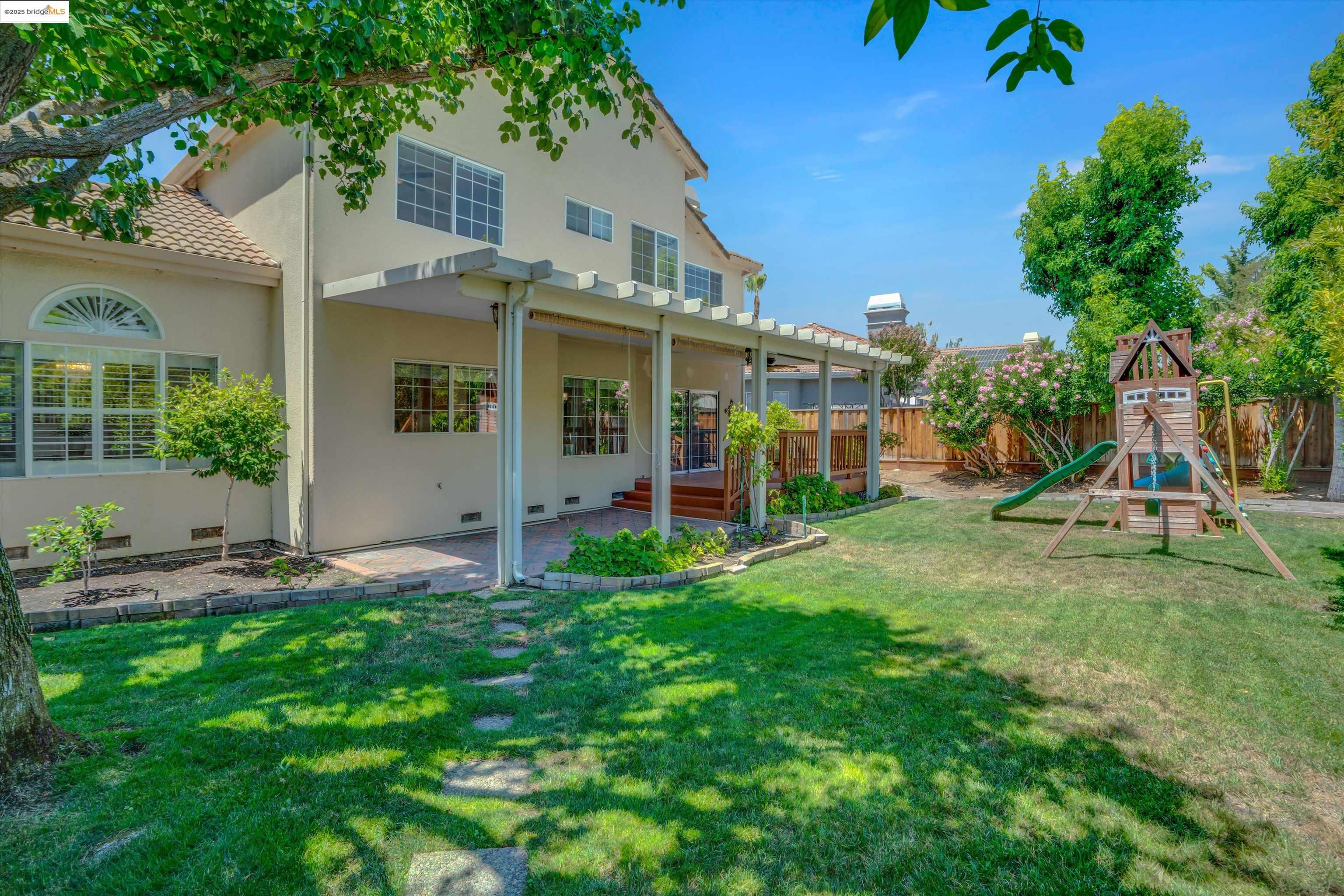 805 Devonshire Loop Brentwood, CA 94513 - Photo 32 of 51 front view of a house with a yard