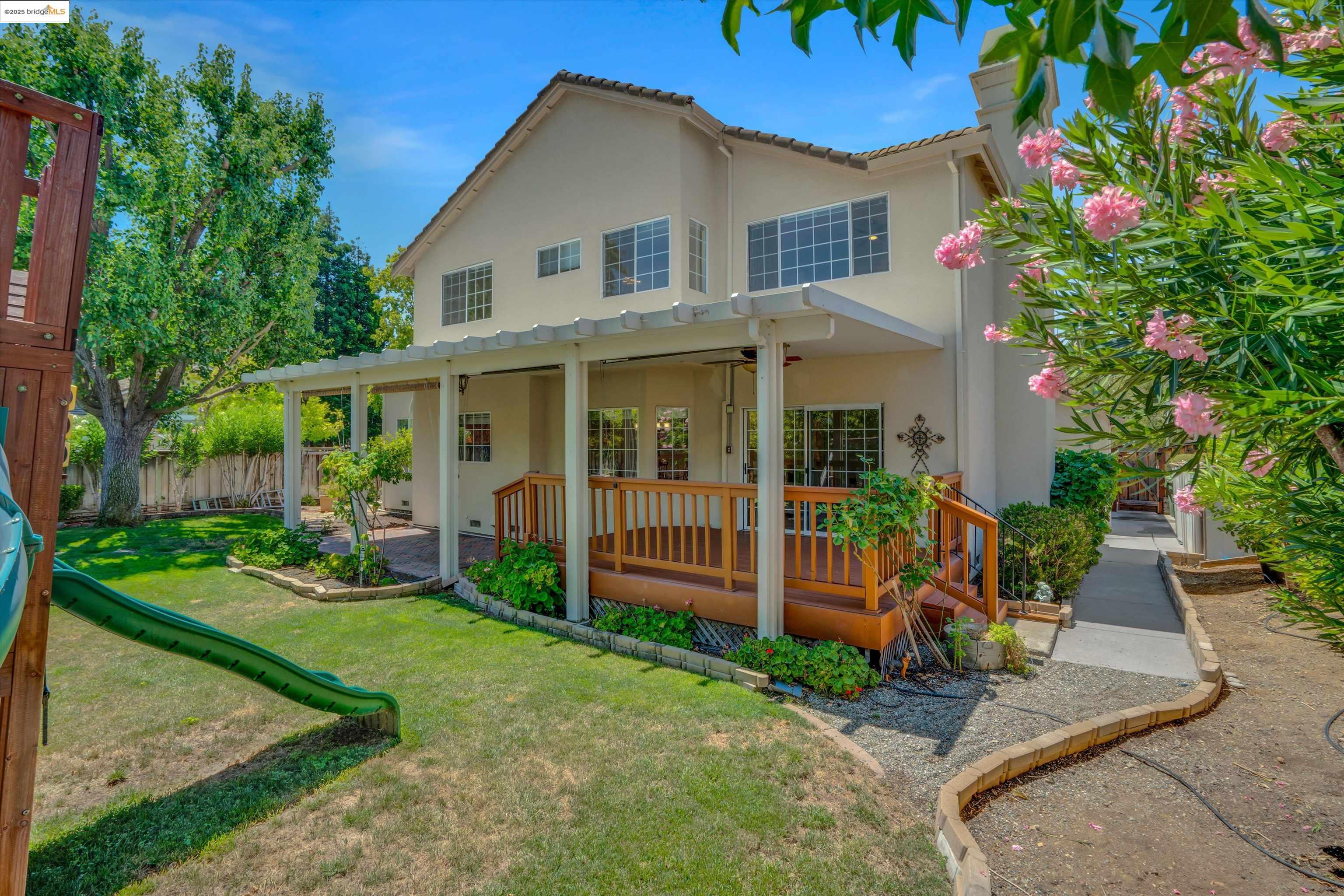 805 Devonshire Loop Brentwood, CA 94513 - Photo 34 of 51 front view of a house with a yard