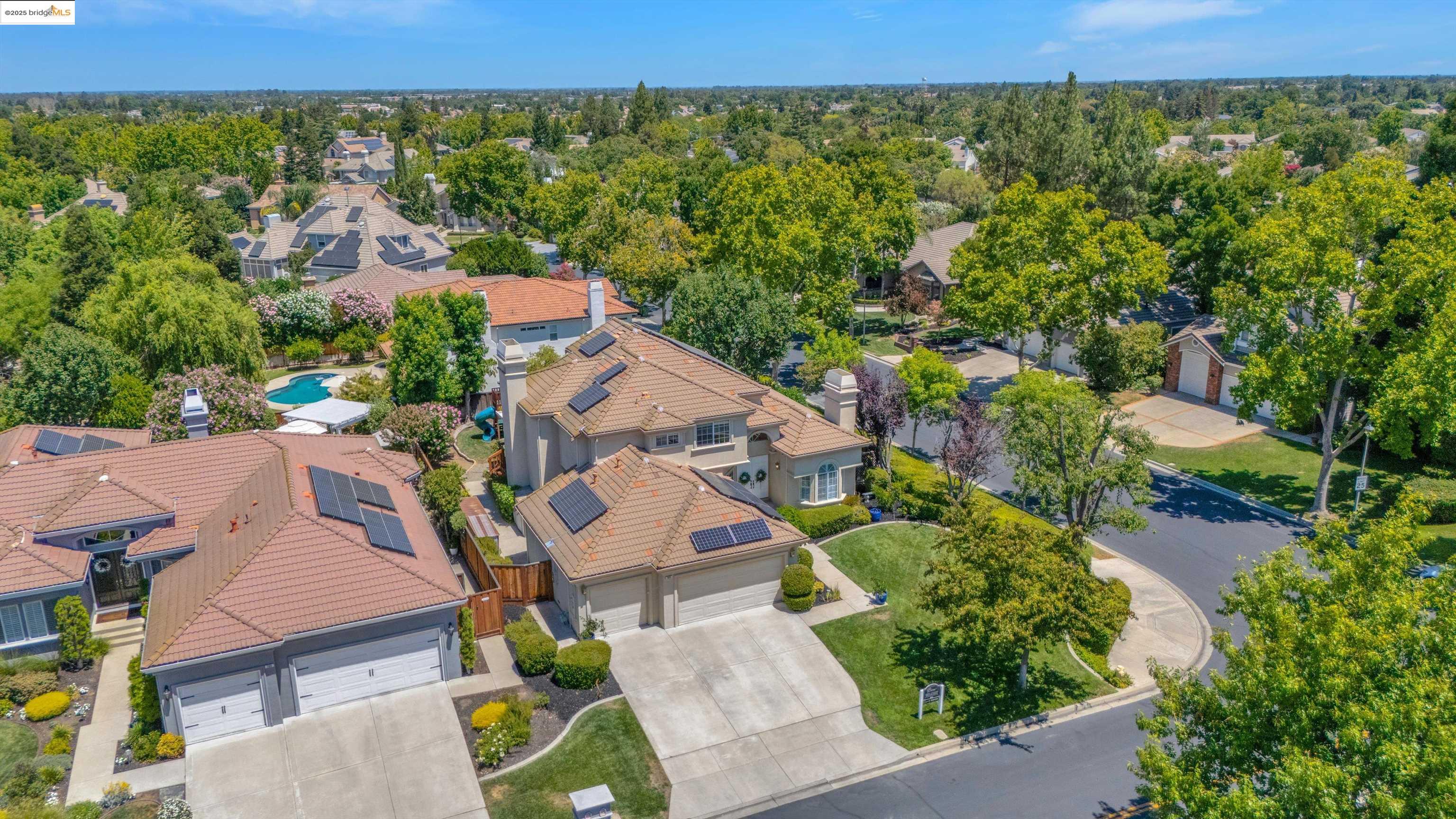 805 Devonshire Loop Brentwood, CA 94513 - Photo 42 of 51 an aerial view of multiple house