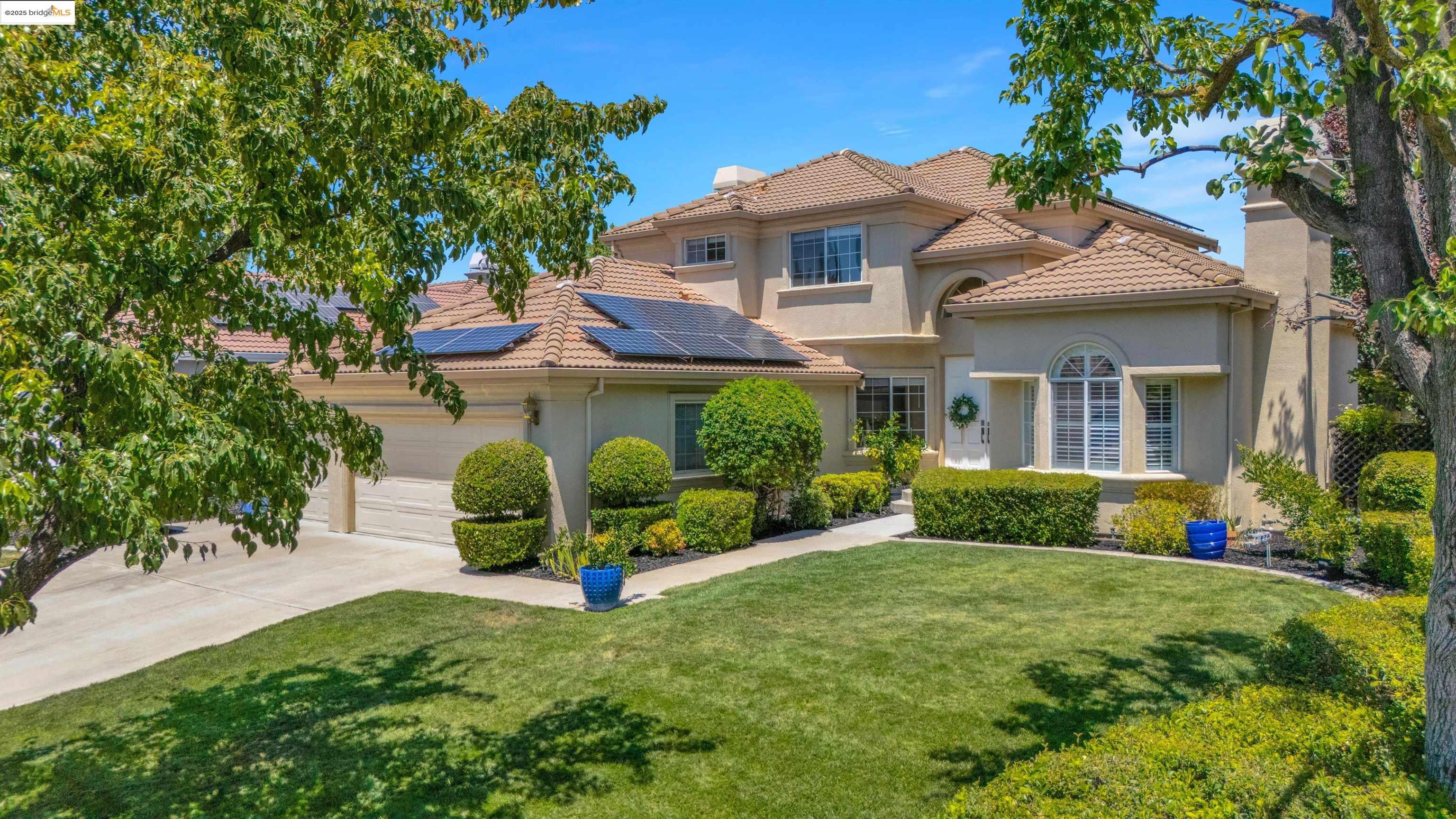 805 Devonshire Loop Brentwood, CA 94513 - Photo 43 of 51 a front view of a house with garden