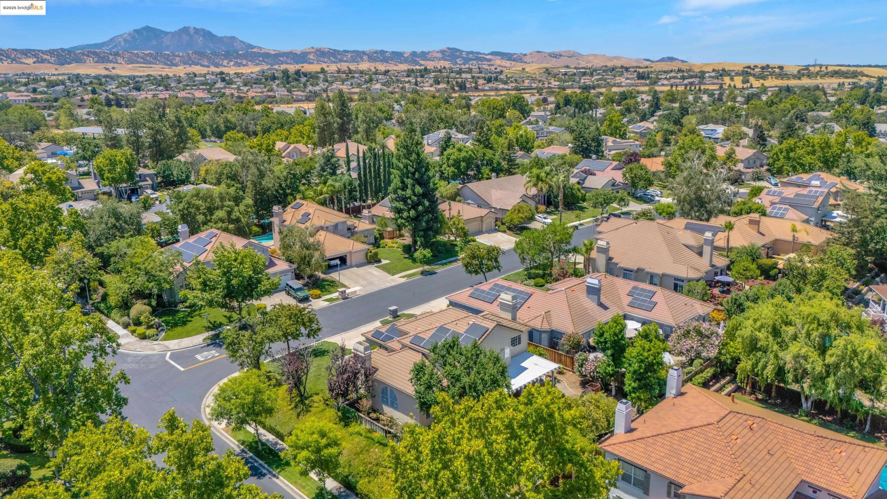 805 Devonshire Loop Brentwood, CA 94513 - Photo 44 of 51 an aerial view of multiple house