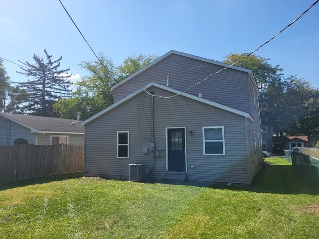 $269,000 | 121 Highmoor Drive, Round Lake Park, IL 60073