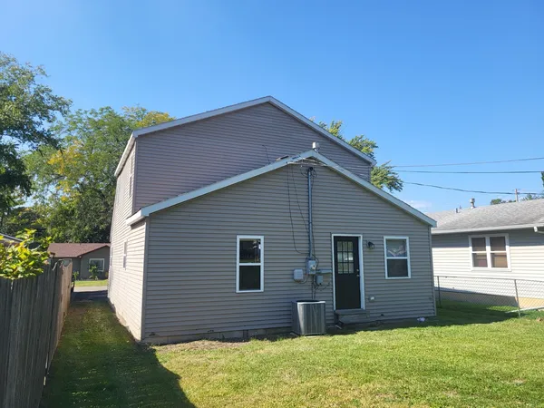 $261,000 | 121 Highmoor Drive, Round Lake Park, IL 60073
