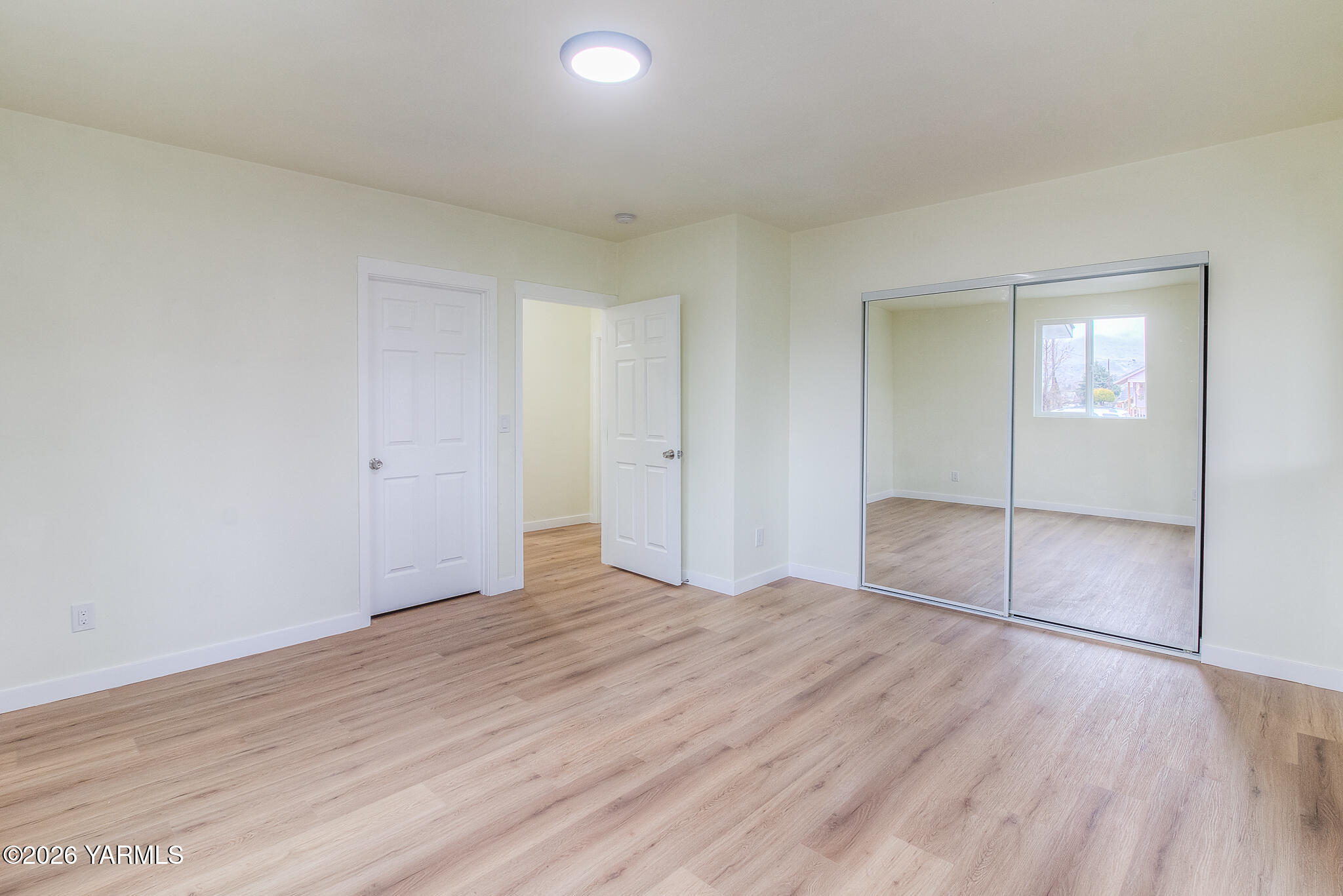 3503 Powerhouse Road Yakima, WA 98902 - Photo 11 of 27 an empty room with wooden floor and closet