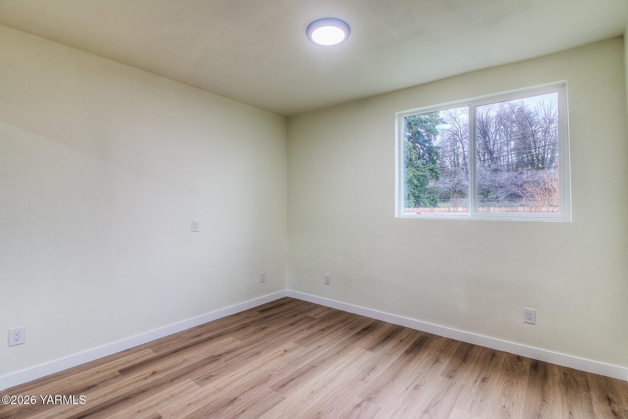 3503 Powerhouse Road Yakima, WA 98902 - Photo 18 of 27 an empty room with wooden floor and windows
