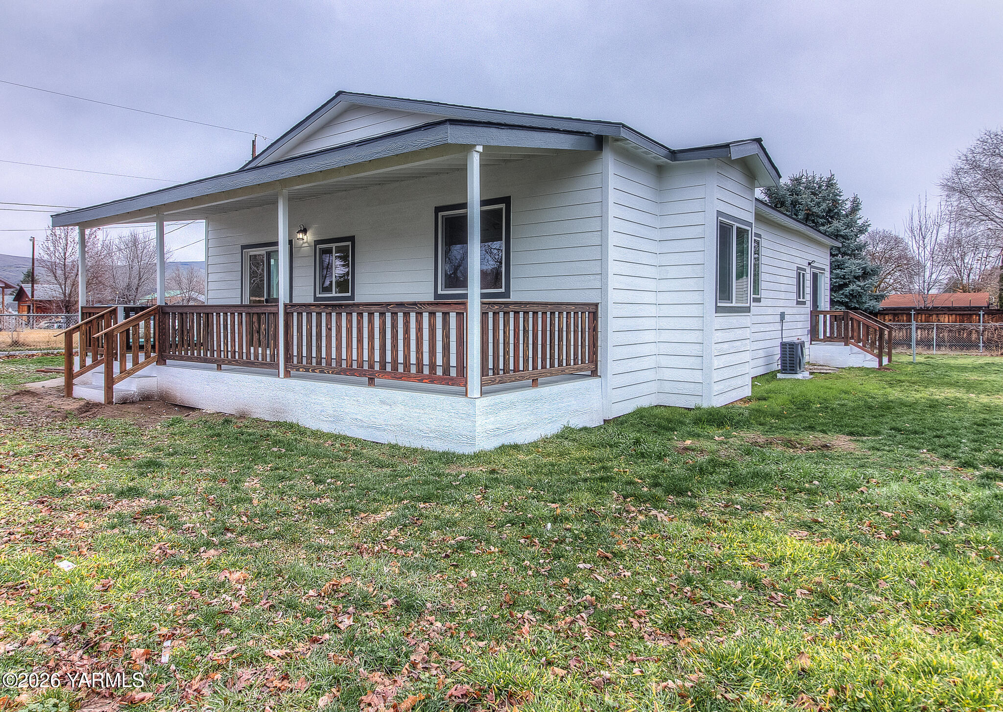 3503 Powerhouse Road Yakima, WA 98902 - Photo 24 of 27 a front view of a house with garden