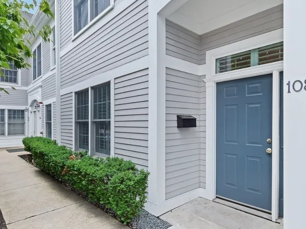 $5,200 | 108 Harvard Street, Unit 1, Brookline, MA 02446