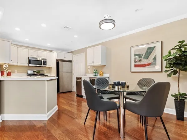 $5,200 | 108 Harvard Street, Unit 1, Brookline, MA 02446