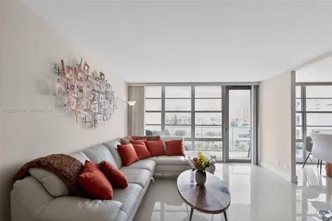 $429,000 | 230 174th Street, Unit 902, Sunny Isles Beach, FL 33160